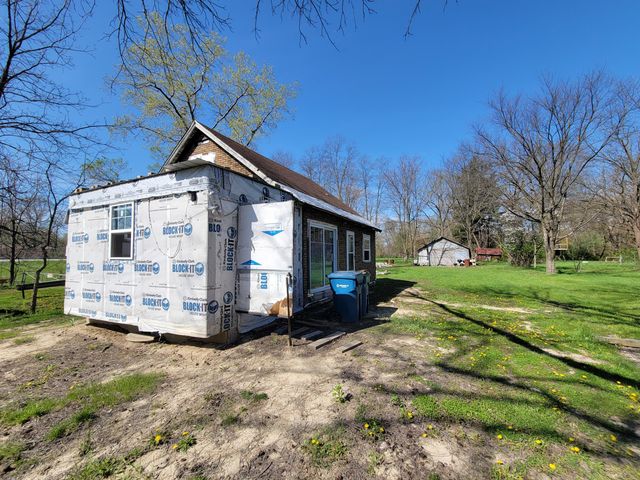 1182 N Salt Creek Road, Burns Harbor, IN 46304