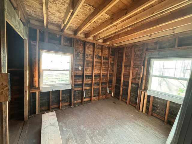 1182 N Salt Creek Road, Burns Harbor, IN 46304