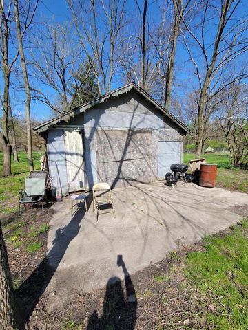 1182 N Salt Creek Road, Burns Harbor, IN 46304