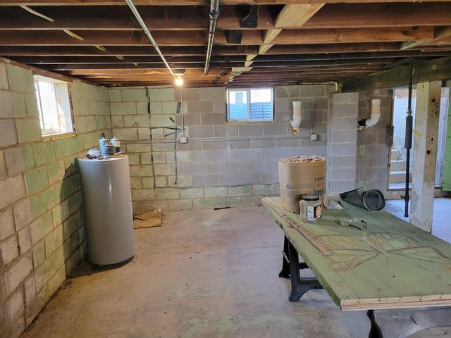 1182 N Salt Creek Road, Burns Harbor, IN 46304
