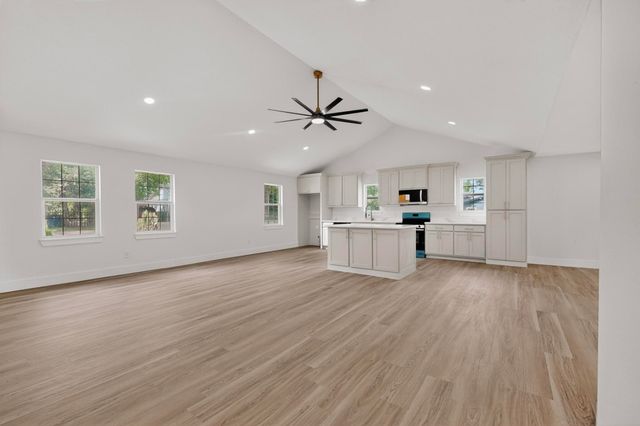 910 S Chatfield Street, Ennis, TX 75119