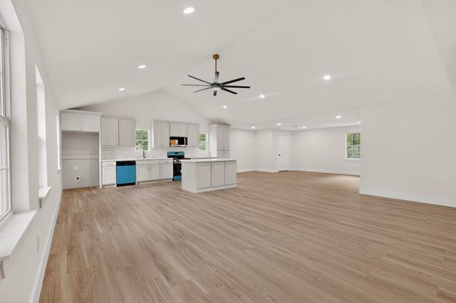 910 S Chatfield Street, Ennis, TX 75119