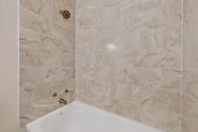 910 S Chatfield Street, Ennis, TX 75119