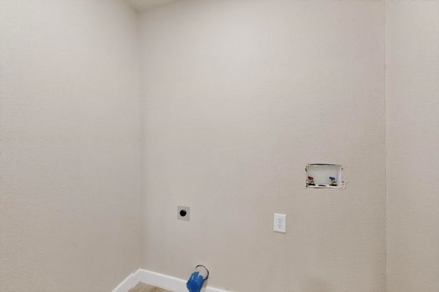 910 S Chatfield Street, Ennis, TX 75119