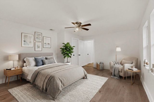 910 S Chatfield Street, Ennis, TX 75119