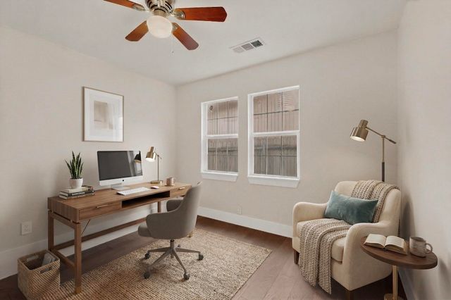 910 S Chatfield Street, Ennis, TX 75119