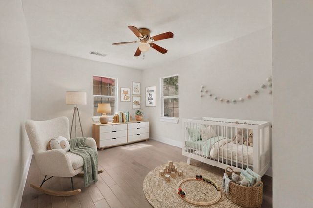 910 S Chatfield Street, Ennis, TX 75119