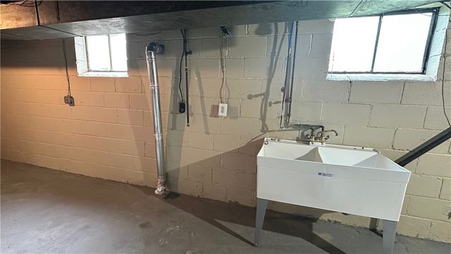12406 Frankstown Rd, Penn Hills, PA 15235