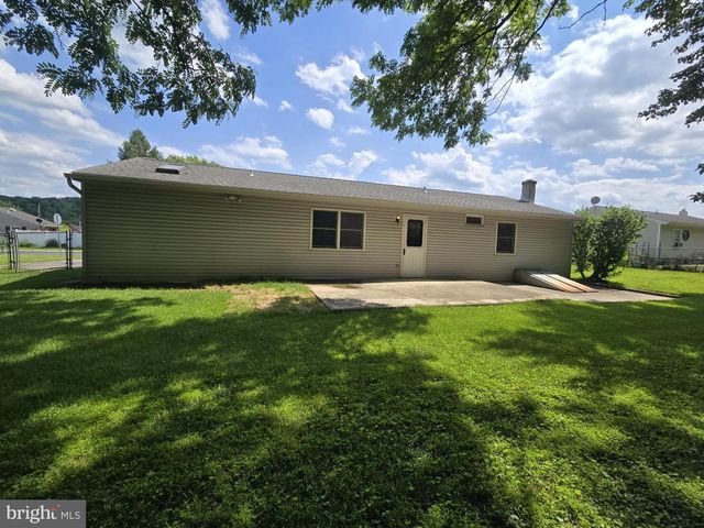 901 CHARLES ST, Coatesville, PA 19320