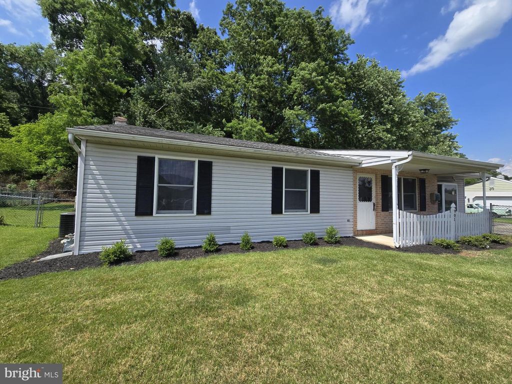 901 CHARLES ST, Coatesville, PA 19320