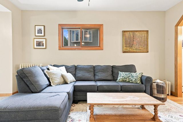 718 Manomin Avenue, Saint Paul, MN 55107