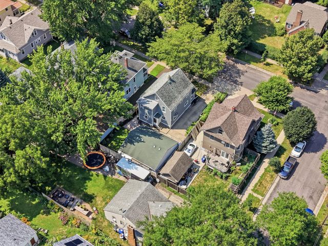 718 Manomin Avenue, Saint Paul, MN 55107
