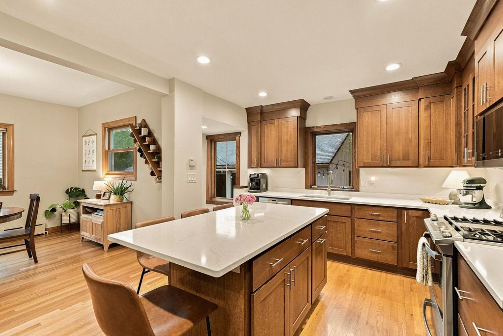 718 Manomin Avenue, Saint Paul, MN 55107 — photo 2