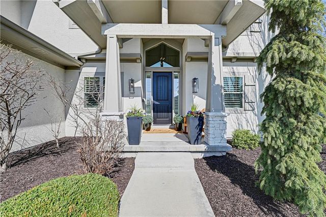 11212 W 164th Street, Overland Park, KS 66221