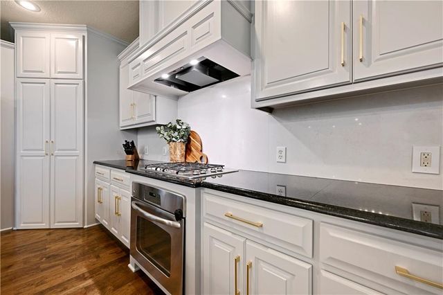 11212 W 164th Street, Overland Park, KS 66221