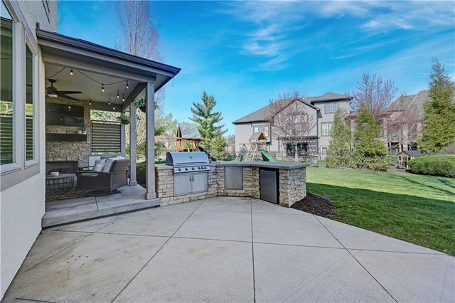 11212 W 164th Street, Overland Park, KS 66221