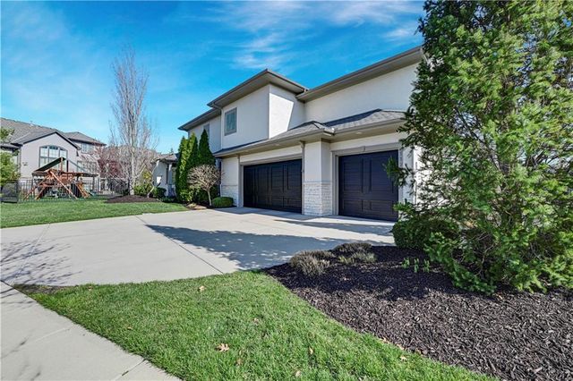 11212 W 164th Street, Overland Park, KS 66221