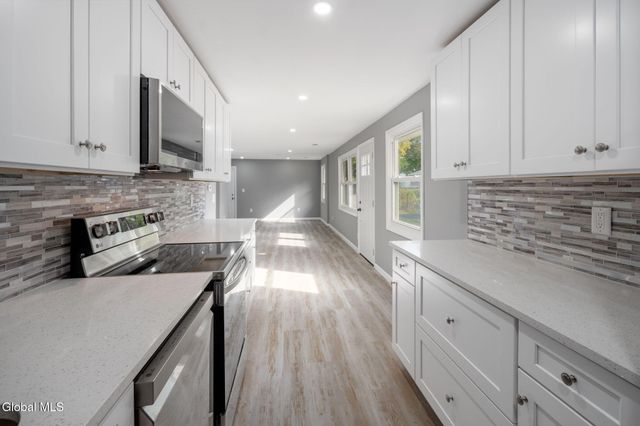 543 Clayton Road, Schenectady, NY 12304