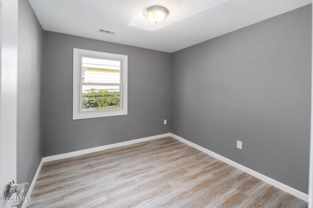 543 Clayton Road, Schenectady, NY 12304