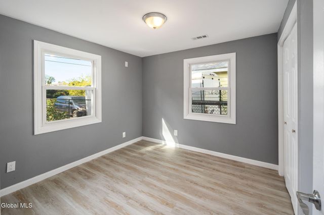 543 Clayton Road, Schenectady, NY 12304