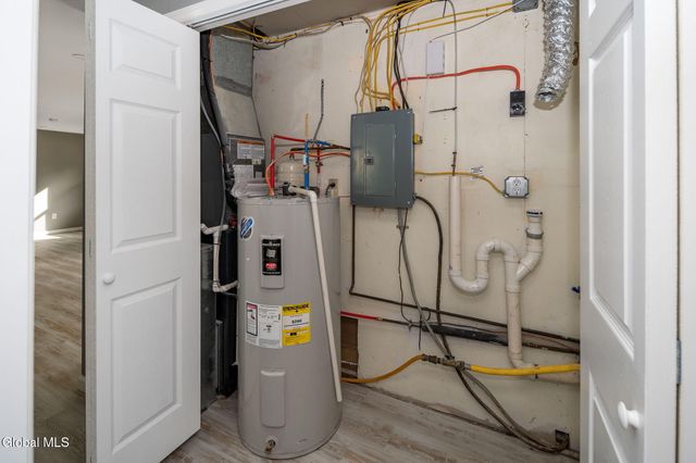 543 Clayton Road, Schenectady, NY 12304