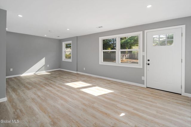 543 Clayton Road, Schenectady, NY 12304