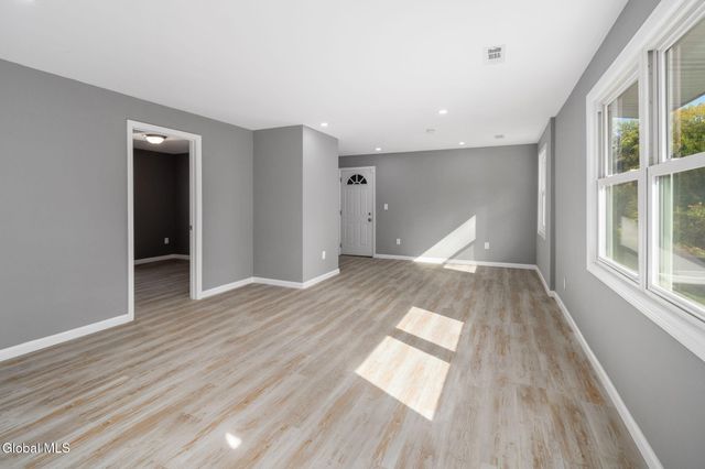 543 Clayton Road, Schenectady, NY 12304