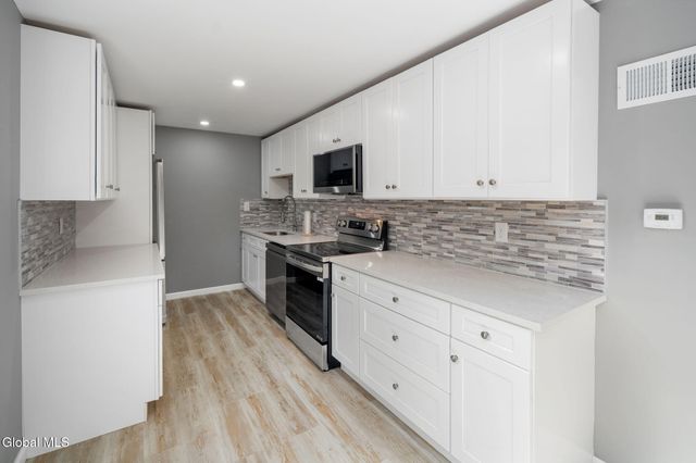 543 Clayton Road, Schenectady, NY 12304