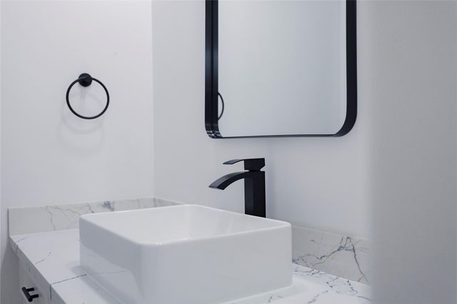 17527 Sandy Cliffs Drive, Houston, TX 77090