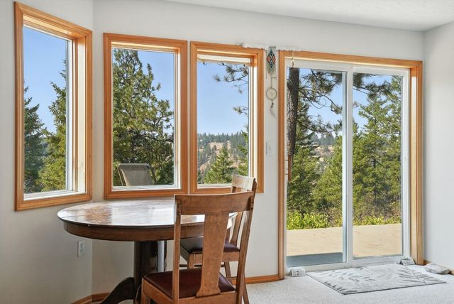 1607 E Wildflower Ln, Spokane, WA 99224