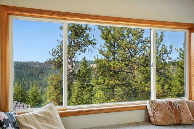 1607 E Wildflower Ln, Spokane, WA 99224