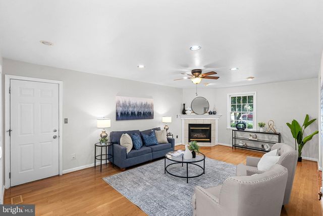 2284 DOSINIA CT, Reston, VA 20191