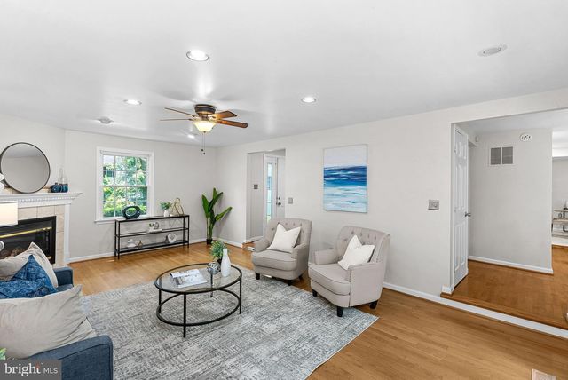 2284 DOSINIA CT, Reston, VA 20191