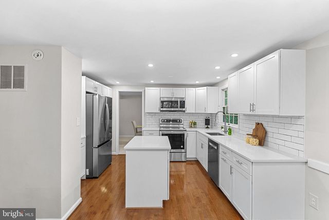 2284 DOSINIA CT, Reston, VA 20191