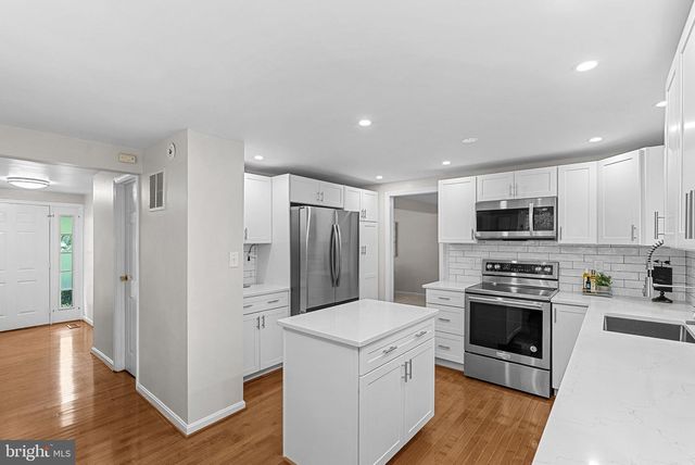 2284 DOSINIA CT, Reston, VA 20191