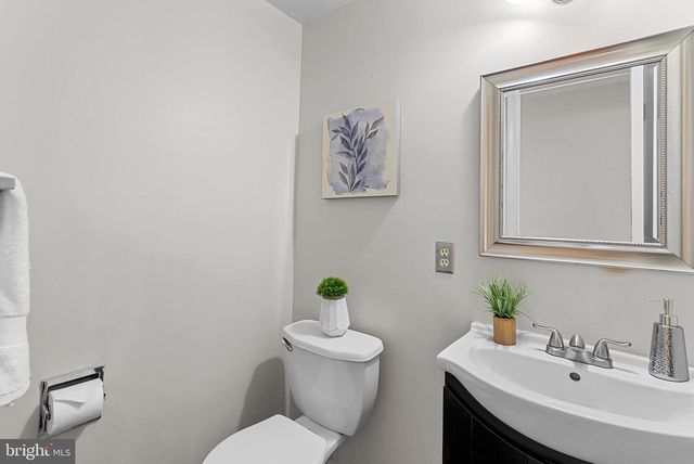 2284 DOSINIA CT, Reston, VA 20191