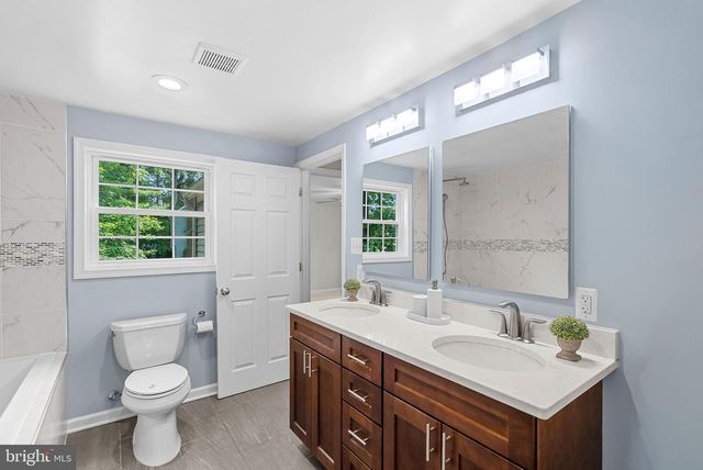 2284 DOSINIA CT, Reston, VA 20191