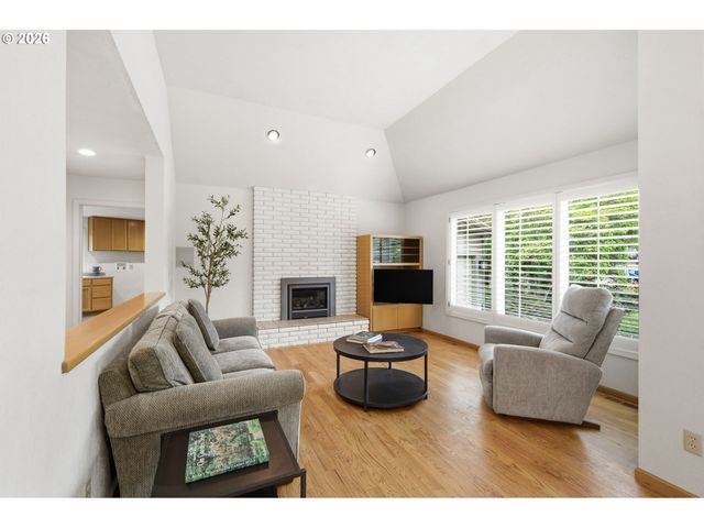 835 FAIRWAY VIEW Dr, Eugene, OR 97401