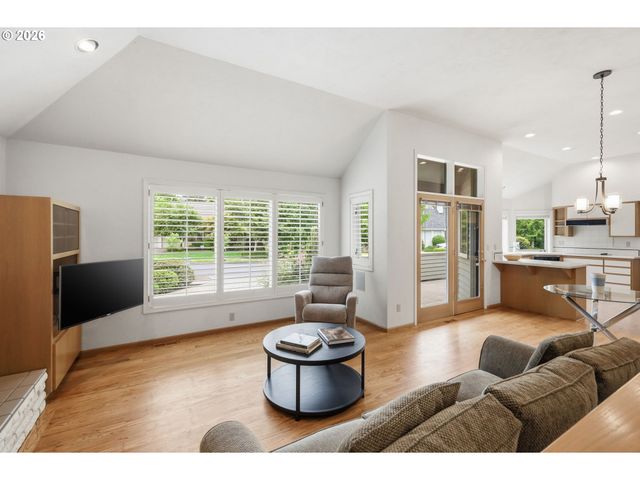 835 FAIRWAY VIEW Dr, Eugene, OR 97401