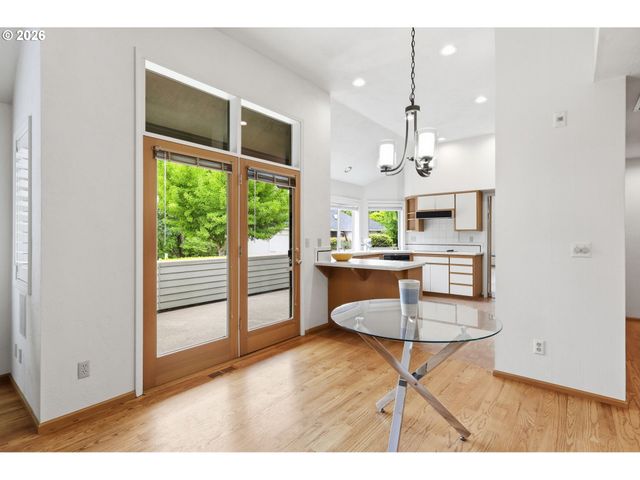 835 FAIRWAY VIEW Dr, Eugene, OR 97401