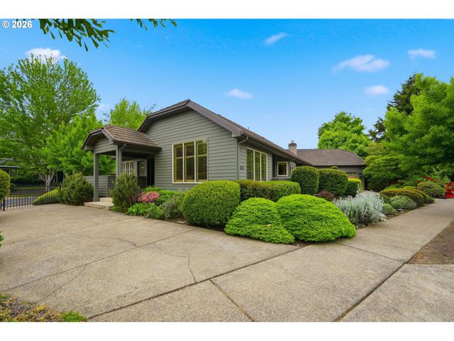 835 FAIRWAY VIEW Dr, Eugene, OR 97401
