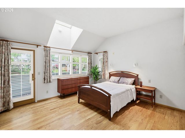 835 FAIRWAY VIEW Dr, Eugene, OR 97401