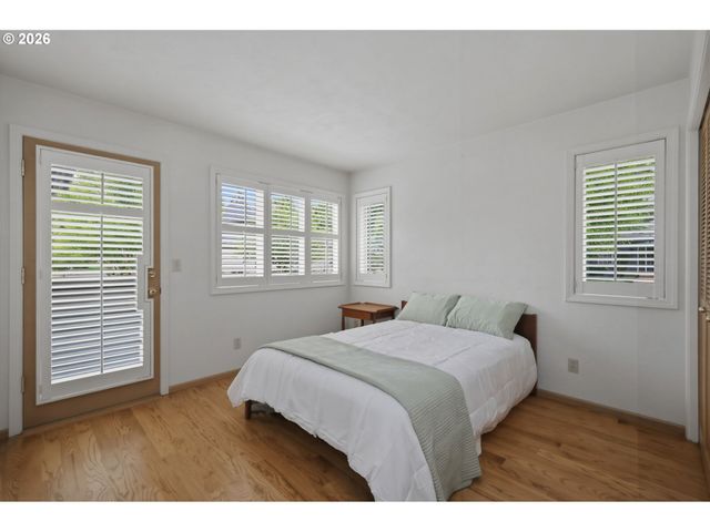 835 FAIRWAY VIEW Dr, Eugene, OR 97401