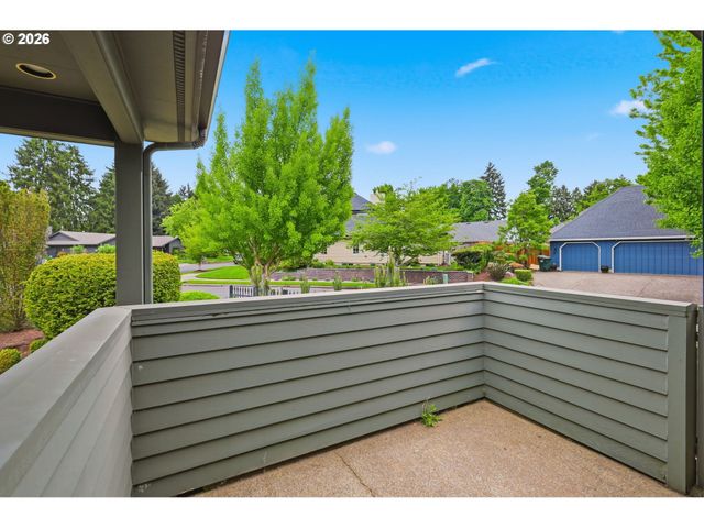 835 FAIRWAY VIEW Dr, Eugene, OR 97401