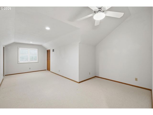 835 FAIRWAY VIEW Dr, Eugene, OR 97401