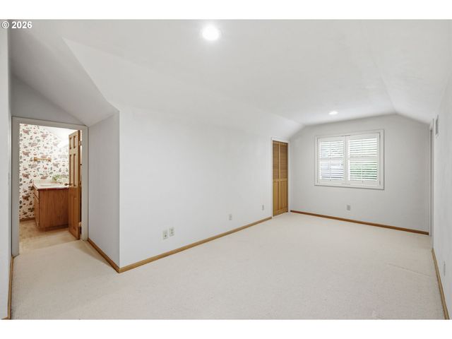 835 FAIRWAY VIEW Dr, Eugene, OR 97401