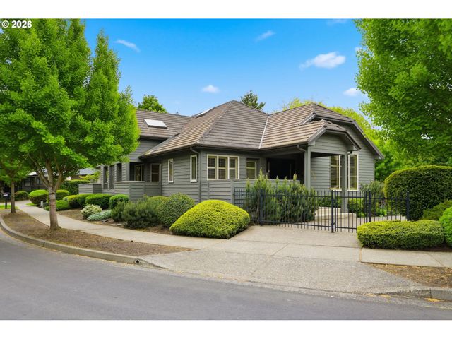 835 FAIRWAY VIEW Dr, Eugene, OR 97401