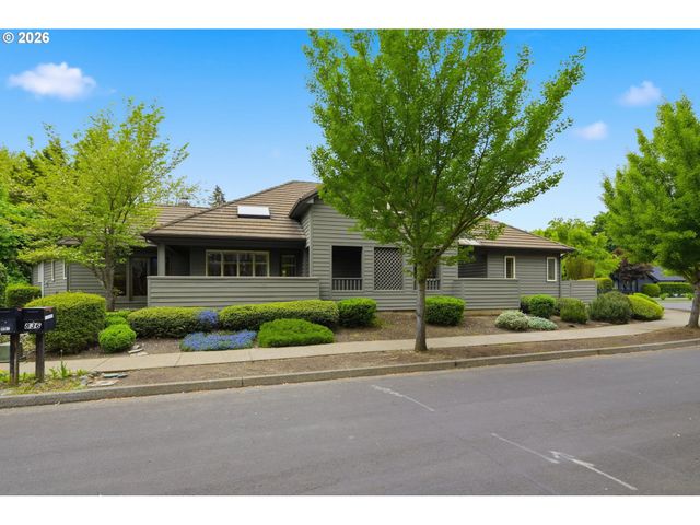 835 FAIRWAY VIEW Dr, Eugene, OR 97401