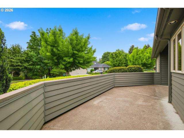 835 FAIRWAY VIEW Dr, Eugene, OR 97401