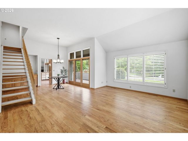 835 FAIRWAY VIEW Dr, Eugene, OR 97401